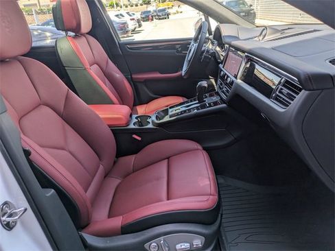 Certified 2025 Porsche Macan image 26