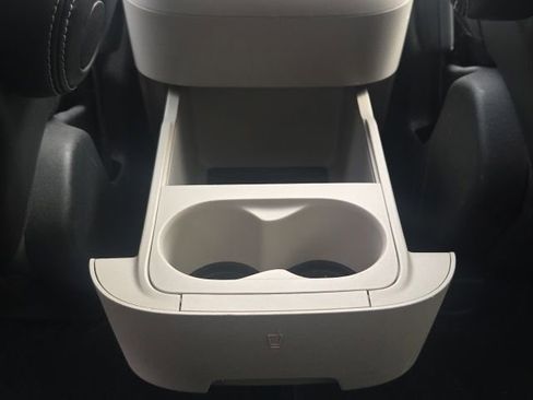Used 2023 Chrysler Pacifica Touring-L FWD image 22