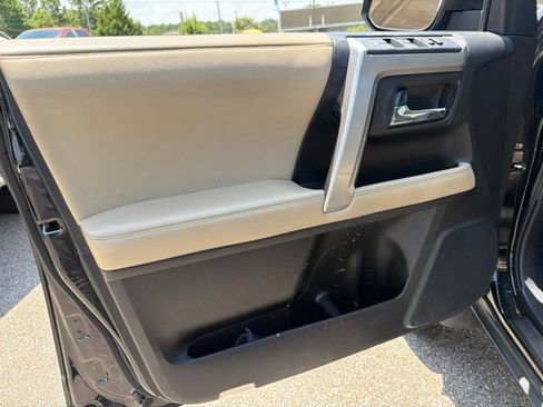 Used 2020 Toyota 4Runner SR5 Premium w/ Moonroof Package RWD image 8