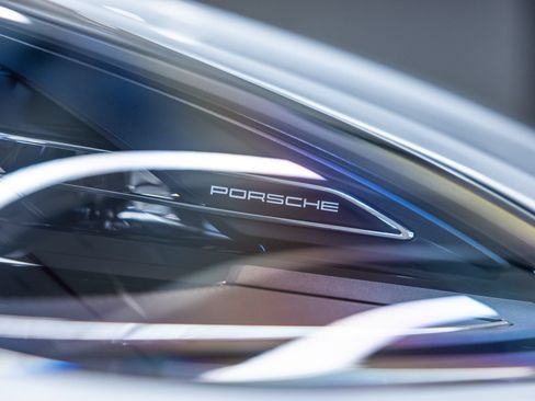 Certified 2026 Porsche Macan AWD/4WD image 13