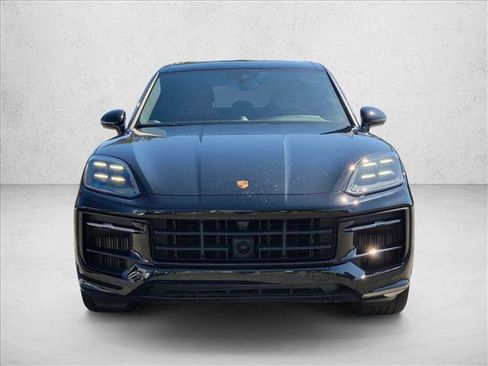 Used 2025 Porsche Cayenne GTS AWD/4WD image 2
