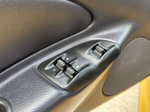 Used 2002 Chrysler Prowler image 8