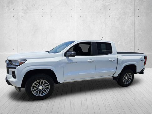 Used 2023 Chevrolet Colorado LT w/ LT Convenience Package II AWD/4WD image 3