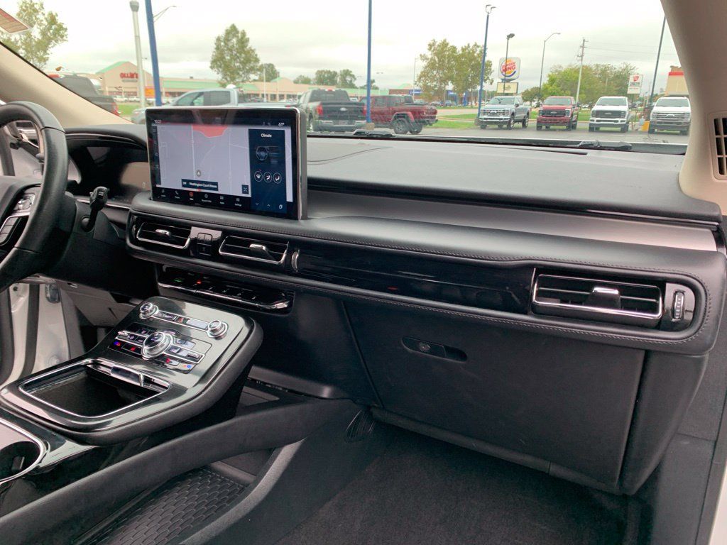 Used 2023 Lincoln Nautilus AWD w/ Premium Package image 25