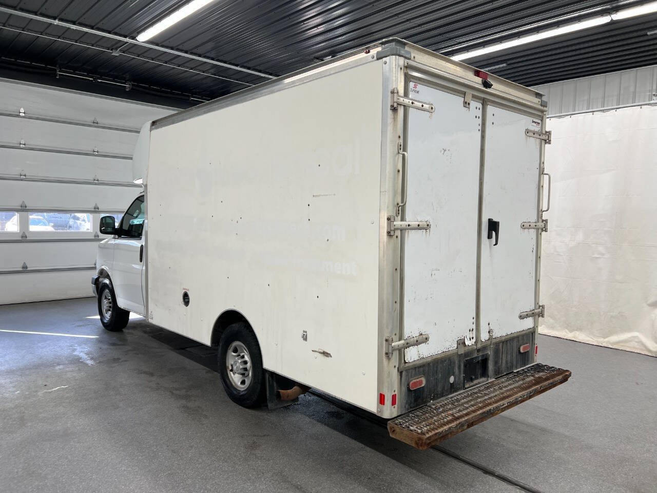 Used 2018 Chevrolet Express 3500 w/ Power Convenience Package RWD image 4
