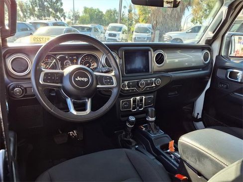 Used 2023 Jeep Gladiator Overland image 10