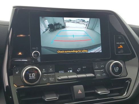 Used 2024 Toyota Highlander XSE FWD image 29