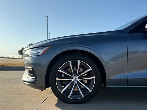 Used 2021 Volvo S60 T5 Momentum FWD image 5