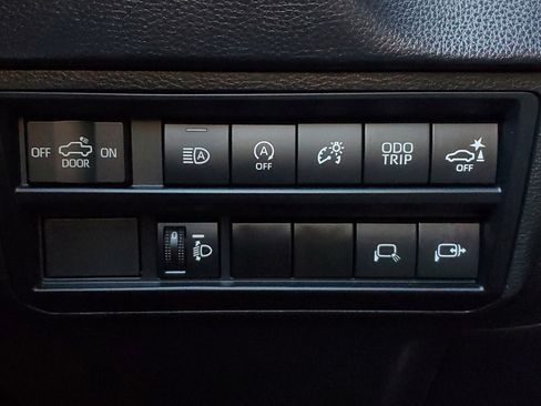 Used 2022 Toyota Tundra SR5 w/ Convenience Package image 34