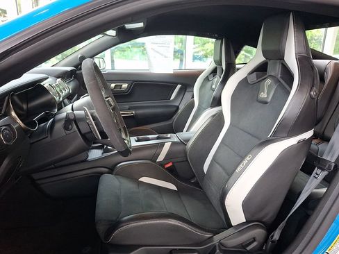 Used 2022 Ford Mustang Shelby GT500 w/ Technology Package RWD image 12