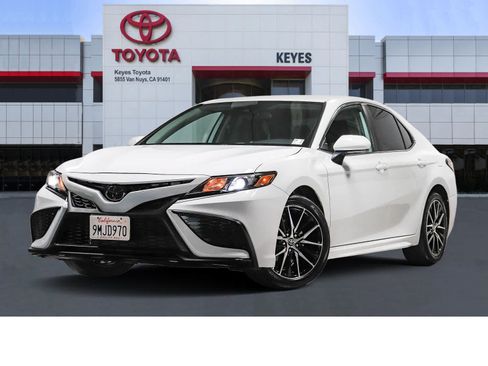 Certified 2024 Toyota Camry SE FWD image 1