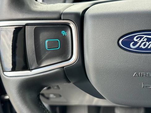 Used 2025 Ford Expedition Active RWD image 16