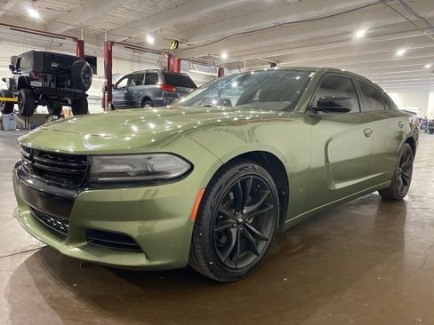 Used 2018 Dodge Charger SXT w/ Blacktop Package image 7