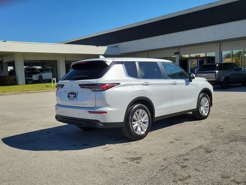 New 2026 Mitsubishi Outlander ES image 6