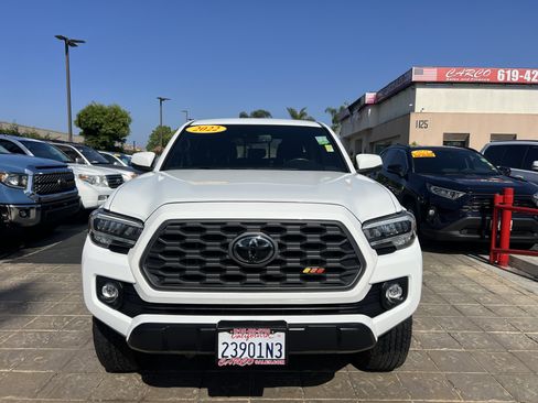Used 2022 Toyota Tacoma TRD Off-Road w/ Technology Package image 3