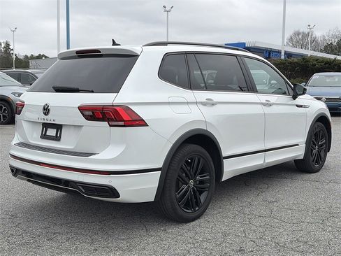 Used 2022 Volkswagen Tiguan SE R-Line image 28