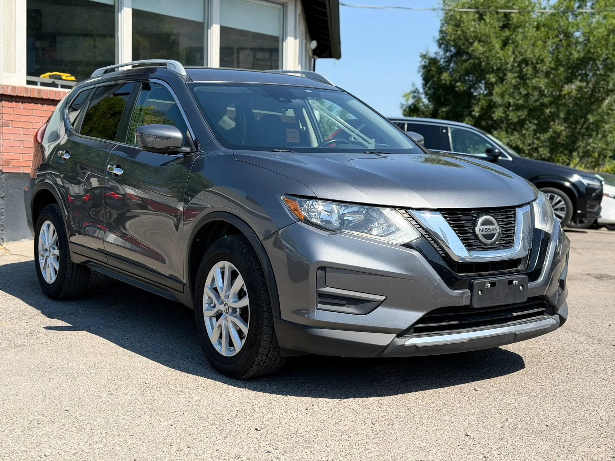 Used 2019 Nissan Rogue SV AWD/4WD image 1