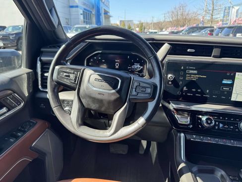 Used 2024 GMC Sierra 2500 Denali Ultimate AWD/4WD image 12