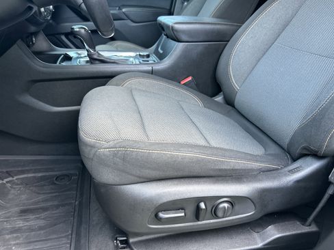 Used 2020 Chevrolet Traverse LT image 10