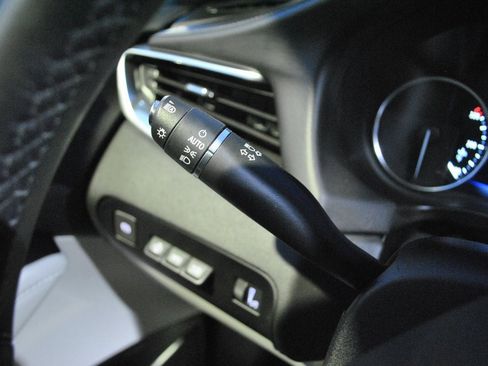 Used 2024 Buick Enclave Avenir w/ Avenir Technology Package image 18