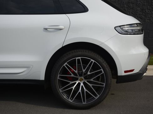 Certified 2022 Porsche Macan S AWD/4WD image 40