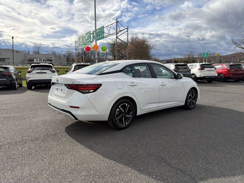 Used 2024 Nissan Sentra SV image 6