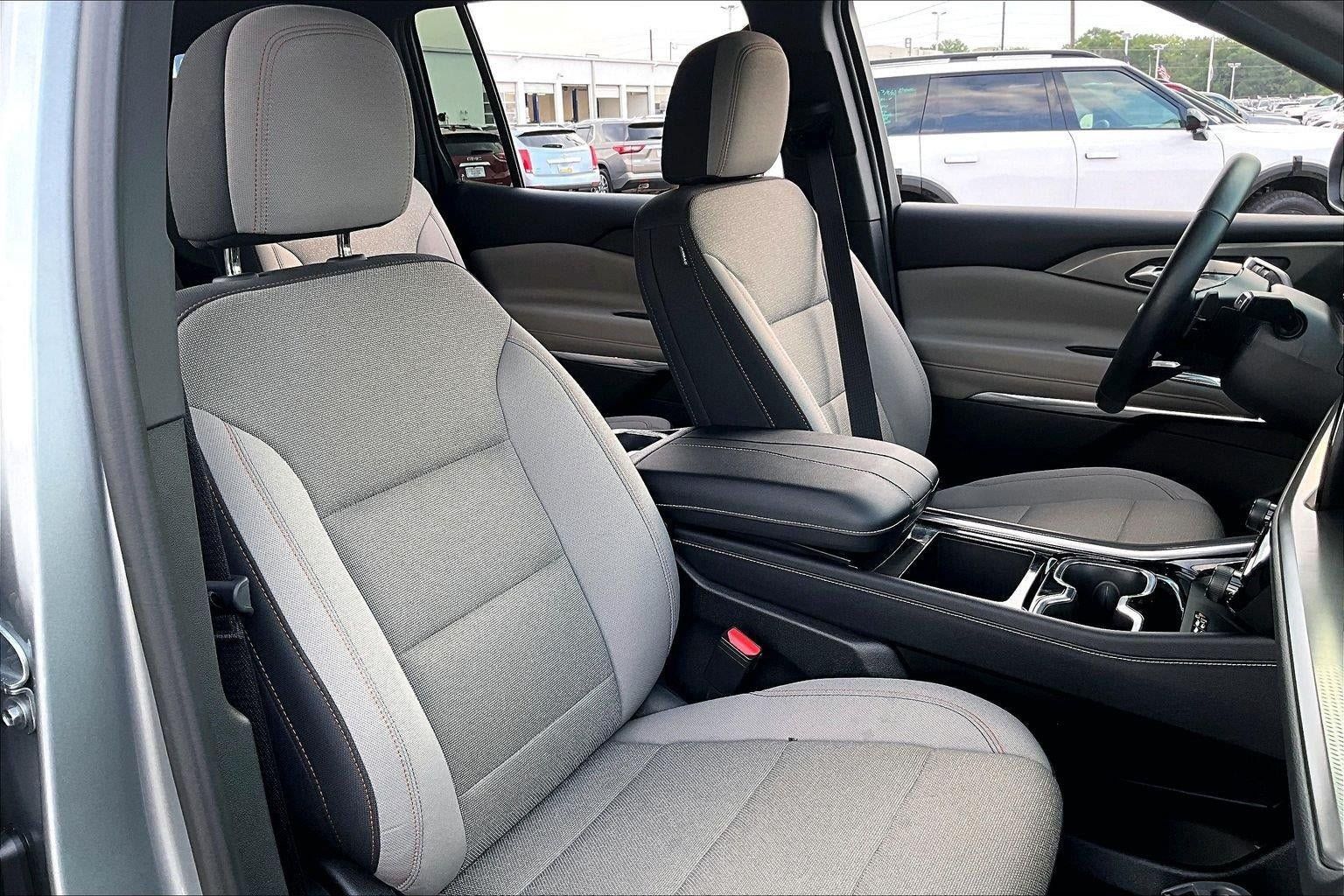 Used 2026 Chevrolet Traverse LT w/ Driver Confidence Package FWD image 7