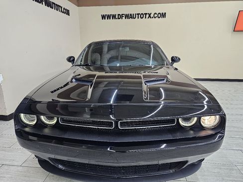 Used 2021 Dodge Challenger SXT RWD image 3