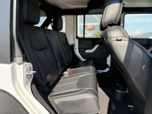 Used 2017 Jeep Wrangler Unlimited Rubicon w/ Connectivity Group image 20