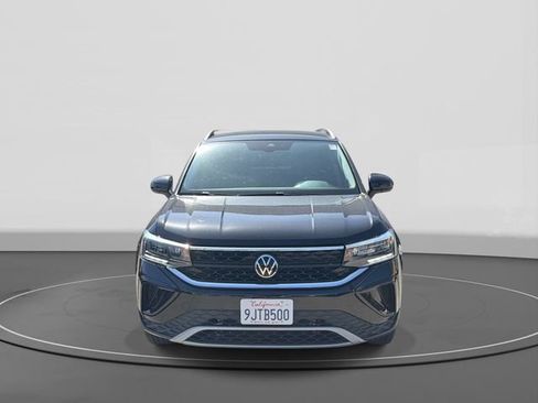 Used 2023 Volkswagen Taos SE FWD image 2