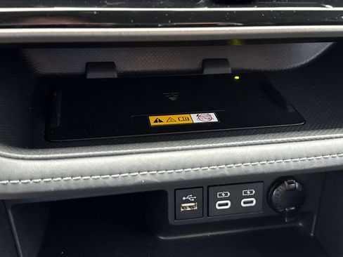 Used 2023 Toyota Highlander XLE FWD image 29