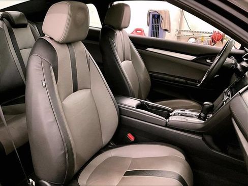 Used 2017 Honda Civic Touring image 7