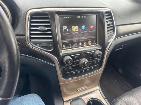 Used 2016 Jeep Grand Cherokee Limited w/ Luxury Group II image 13