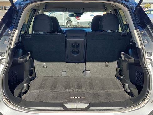 Used 2019 Nissan Rogue SV image 12