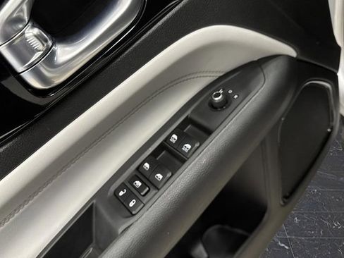 Certified 2025 Jeep Compass Limited image 26