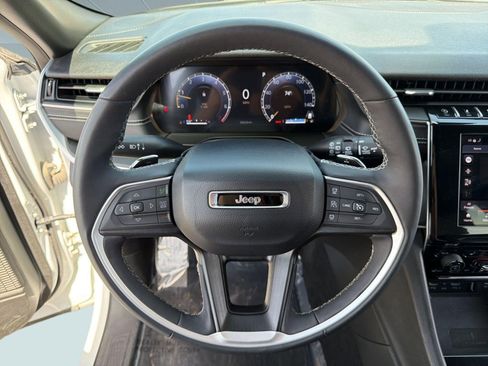 Used 2024 Jeep Grand Cherokee L Laredo AWD/4WD image 17
