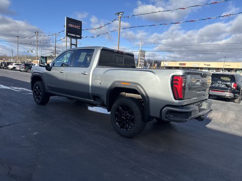 Used 2024 GMC Sierra 2500 AT4 w/ AT4 Preferred Package image 6
