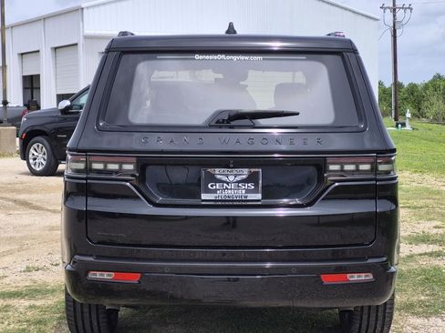 Used 2022 Jeep Grand Wagoneer Series II AWD/4WD image 6