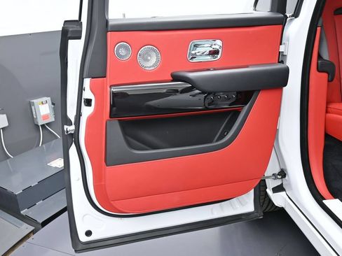 Certified 2019 Rolls-Royce Cullinan AWD/4WD image 30