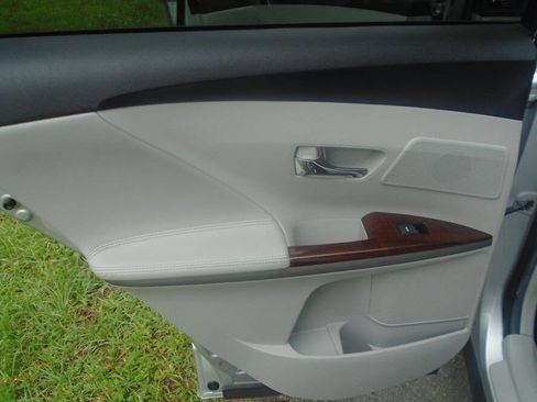 Used 2012 Toyota Venza Limited w/ Tow Pkg AWD/4WD image 19