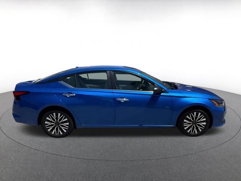 Used 2025 Nissan Altima 2.5 SV FWD image 16