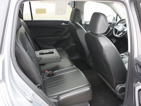 Used 2024 Volkswagen Tiguan SE image 17