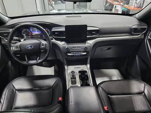 Used 2020 Ford Explorer XLT w/ Equipment Group 202A RWD image 5