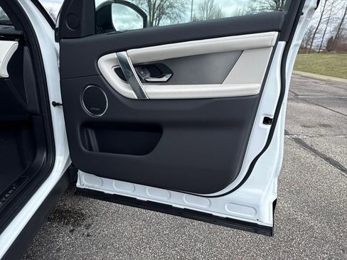 Used 2025 Land Rover Discovery Sport Dynamic SE image 17