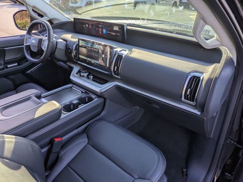 New 2025 Ford Expedition Max Platinum w/ Driver's Package image 37