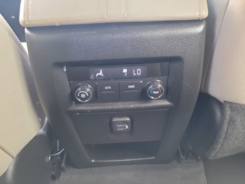 Used 2023 Chevrolet Traverse LS image 17