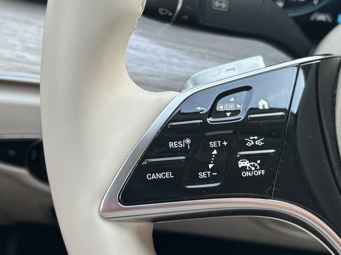 Used 2023 Mercedes-Benz E 450 Cabriolet image 36