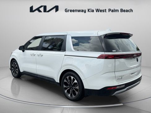 Used 2023 Kia Carnival EX FWD image 5