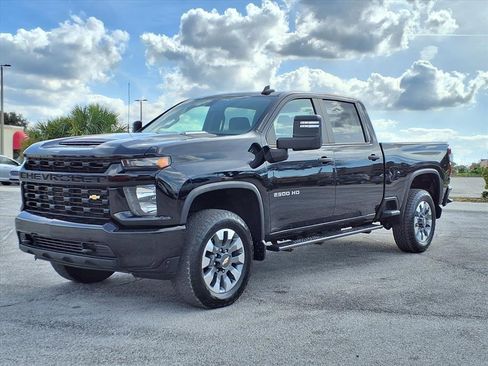 Used 2022 Chevrolet Silverado 2500 Custom w/ Custom Value Package image 3