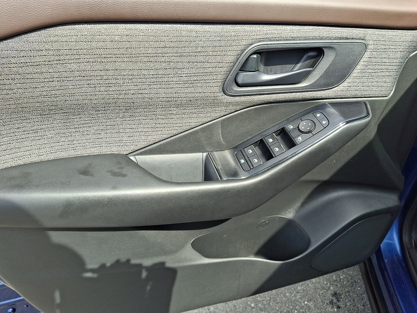 Used 2023 Nissan Rogue S AWD/4WD image 12